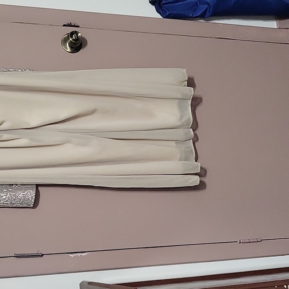 Blouse and pant set - Picture 7 of 7